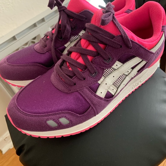 ASICS - Picture 2 of 3